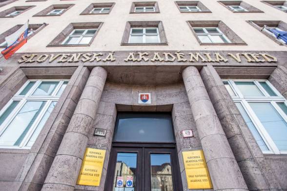 Slovenskej akadémii vied dôveruje takmer 78 % ľudí na Slovensku