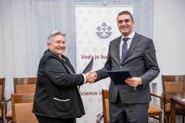 SAV sa otvára slovenským vedcom žijúcim v...