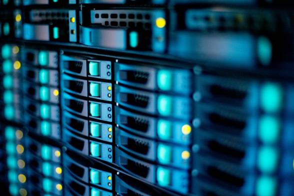 Superpočítač PERUN spustili do ostrej prevádzky